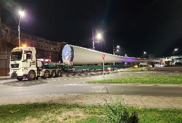 Prima firma de transporturi agabaritice din Romania care a transportat eoliene, în zonele Dobrogea, Moldova și Turnu Severin.